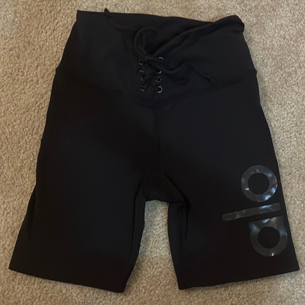 Alo lace-up biker shorts, Black/black, XS